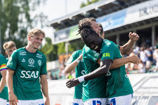 Brages Ieltsin Jeronimo Semedo Camoes jublar med lagkamrater