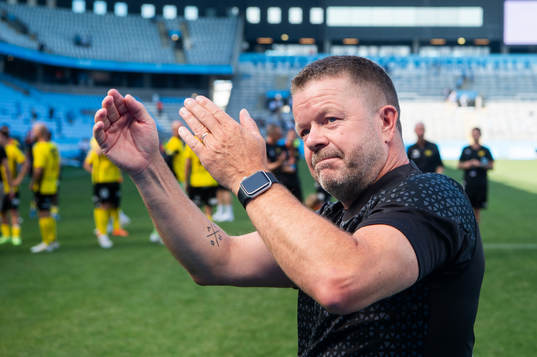 Mjällbys tränare Anders Torstensson jublar