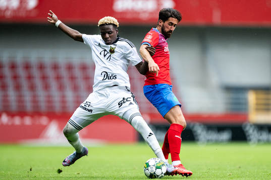 Östersunds Calvin Kabuye och Helsingborgs Frederik Holst