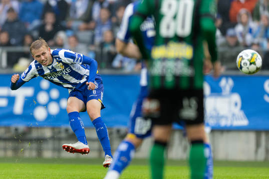 IFK Göteborgs Elias Hagen med en frispark