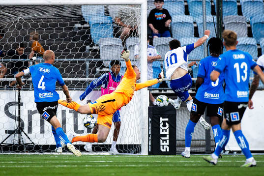 IFK Norrköpings Vito Hammershöy-Mistrati gör 1-1 bakom