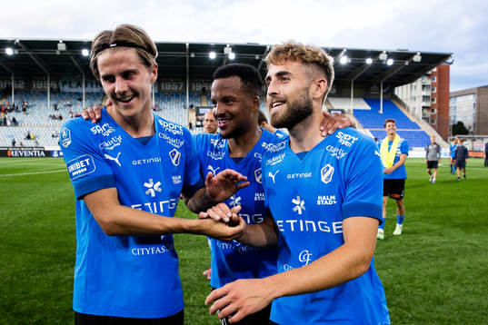 Halmstads Erik Ahlstrand och Halmstads Jack Cooper-Love jublar