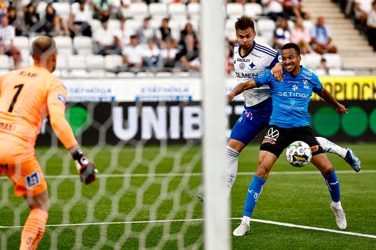 IFK Norrköpings Anton Eriksson och Halmstads Marcus Olsson