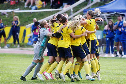 Sveriges spelare jublar