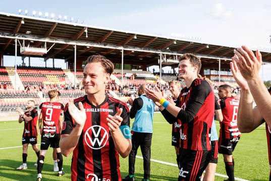 Östersunds Cesar Weilid jublar