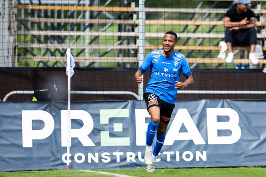 Halmstads Marcus Olsson jublar efter 1-2