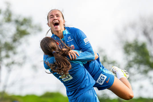 Tuva Hansen and Guro Reiten of the Norwegian women’s