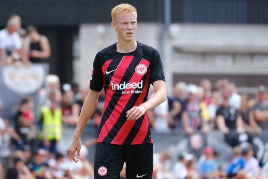 Bla gjennom flere bilder av Fotboll, Bundesliga, Hugo Larsson, Eintracht Frankfurt
