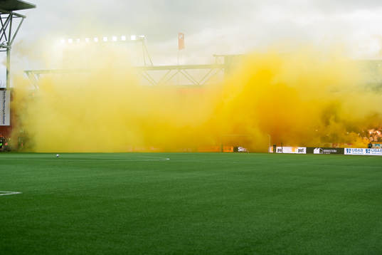Matchen avbryts på grund av pyroteknik