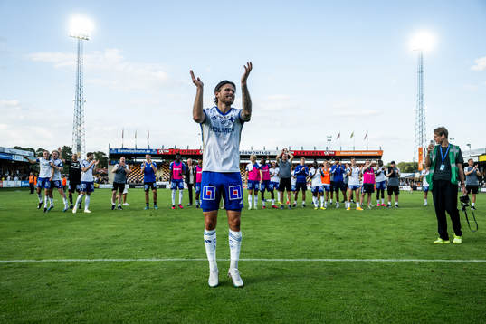 IFK Norrköpings Arnor Traustason jublar med lagkamrater