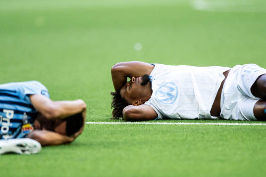 Malmö FFs Joseph Ceesay har ont