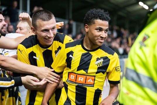 Momodou Lamin Sonko of BK Häcken celebrates with Kristoffer Lund Hansen after 0-2
