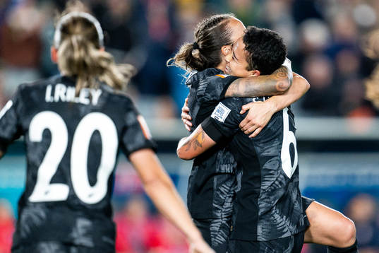 Ria Percival and Malia Steinmetz of New Zealand celebrate