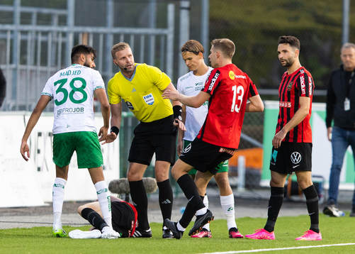 Hammarbys Montader Madjed, domare Glenn Nyberg och