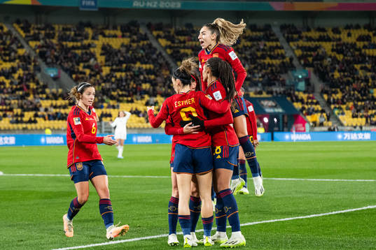 Aitana Bonmati, Esther Gonzalez, Salma Paralluelo and Olga Carmona of Spain celebrate after 1-0