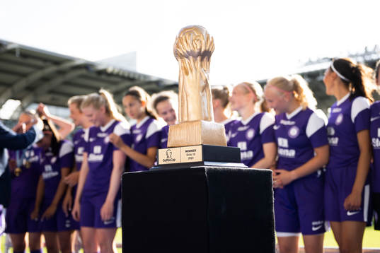 En pokal efter finalen i grupp G18