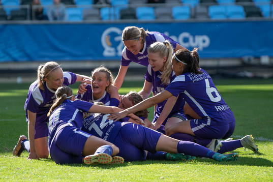 Jitex spelare jublar efter finalen i G18 klassen