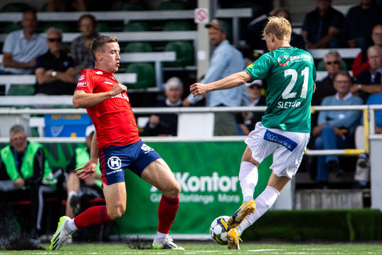 Östers Runar Thor Sigurgeirsson och Brages Henry Sletsjøe