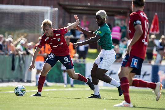 Östers Runar Thor Sigurgeirsson och Brages Kevin Appiah