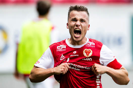 Kalmars Simon Skrabb jublar efter 1-0