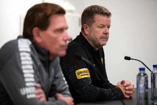Sirius tränare Christer Mattiasson och Mjällbys tränare Anders Torstensson vid presskonferensen
