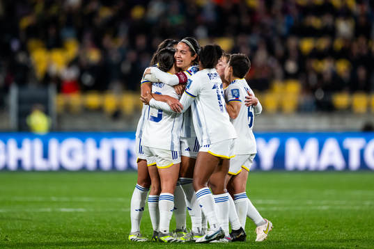 Hali Long of Philippines celebrates with team mates