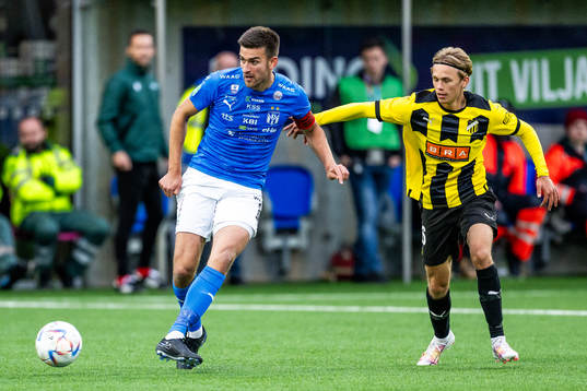 Jákup Andreasen of Klaksvik and Pontus Dahbo of BK Häcken