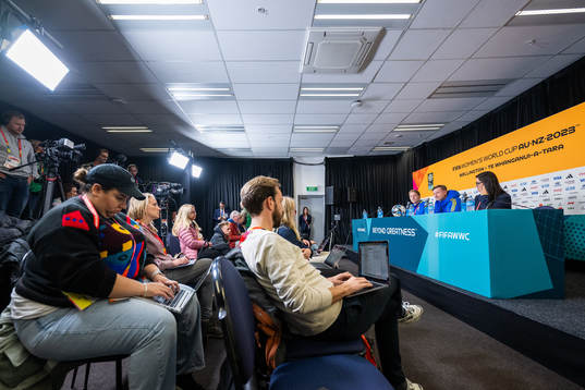 Press officer Fredrik Madestam and head coach Peter