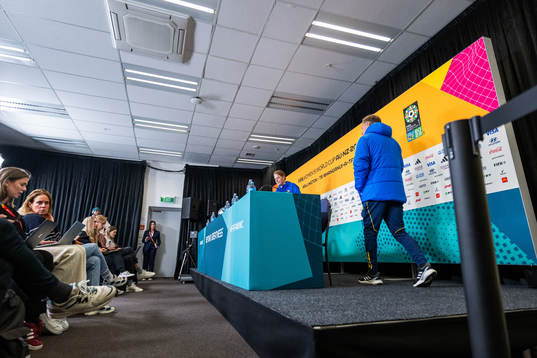 Press officer Fredrik Madestam and head coach Peter