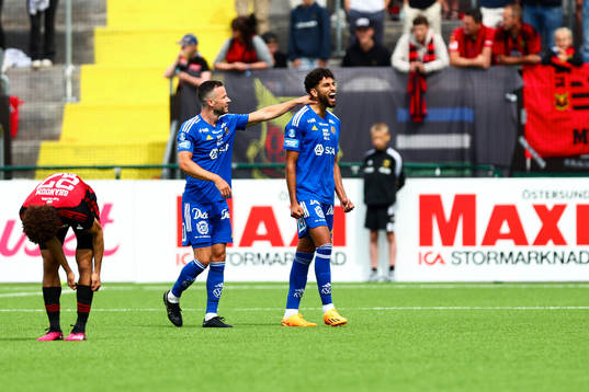 GIF Sundsvalls Paya Pichkah jublar med Robert Lundström