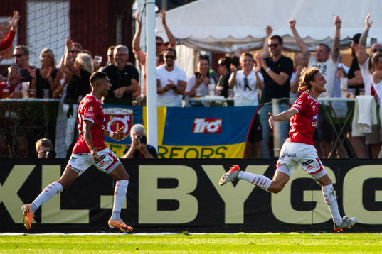Degerfors Gustav Granath jublar efter 1-0