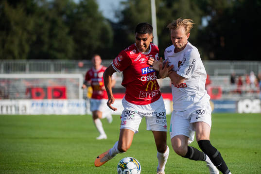 Degerfors Elyas Bouzaiene och Brommapojkarnas Tim Waker
