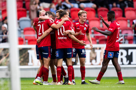 Östers spelare jublar