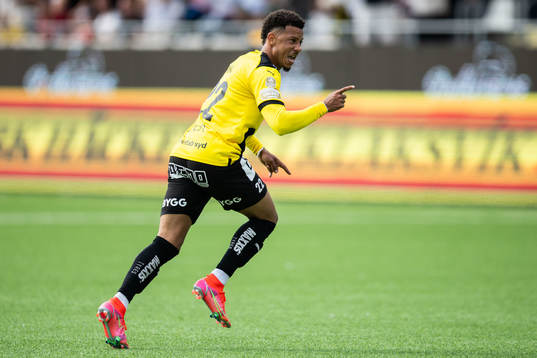 Häckens Tobias Sana jublar efter 1-1