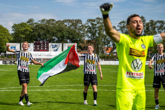 Landskronas Melker Jonsson och Edvin Dahlqvist jublar