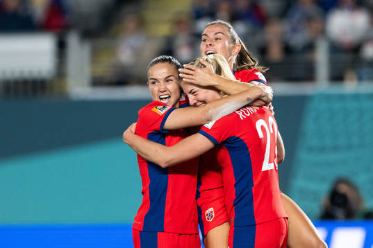 Sophie Román Haug of Norway celebrates with Emilie Bosshard Haavi and Guro Reiten after 1-0