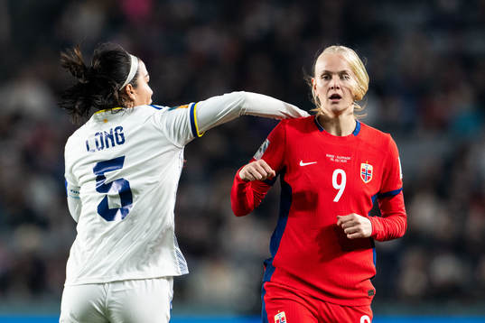 Hali Long of Philippines and Karina Sævik of Norway