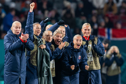 Sara Hørte, goalkeeper Cecilie Fiskerstrand, Amalie Eikeland, Ada Hegerberg, Julie Blakstad, Anja Sønstevold and Guro Bergsvand of Norway celebrate after 3-0
