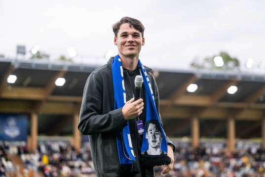 Sirius Jamie Roche tackas av