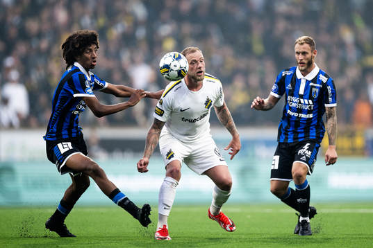 AIKs John Guidetti mot Sirius Malcolm Jeng och Joeri De