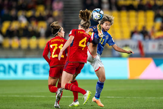 Irene Paredes of Spain and Mina Tanaka of Japan
