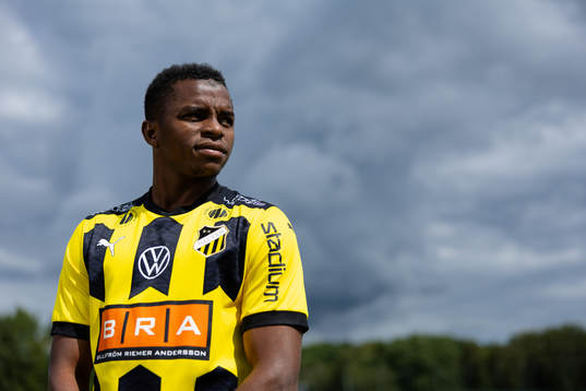 Häckens nyförvärv Abdulrazaq Ishaq poserar för ett porträtt den 2 augusti 2023 i Göteborg. 