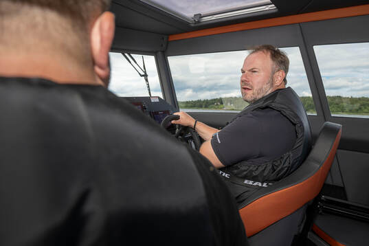 Modo hockeys sportchef Henrik Gradin  och tränare Mattias