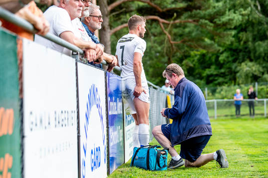 Österlens Erik Pärsson skadas och tvingas utgå