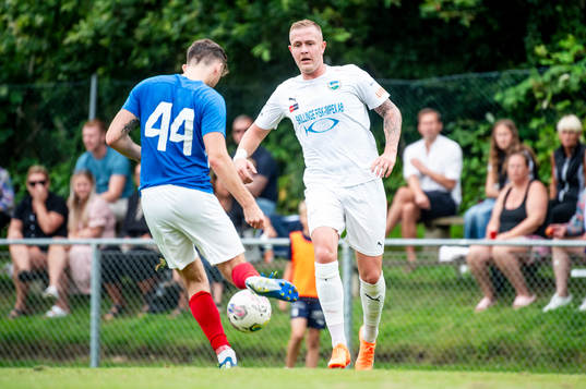 Österlens Gustav Jönsson mot FBK Balkans Fabian Petersson