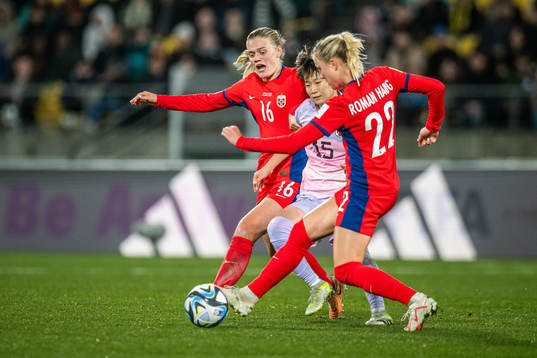 Mathilde Harviken and Sophie Román Haug of Norway and Aoba Fujino of Japan
