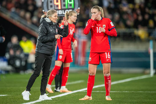 Head coach Hege Riise and Mathilde Harviken of Norway