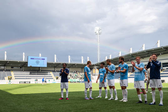 Gefles spelare jublar