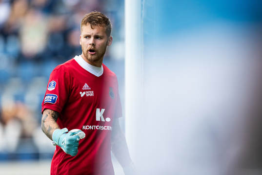 Gefles målvakt Robin Wallinder jublar