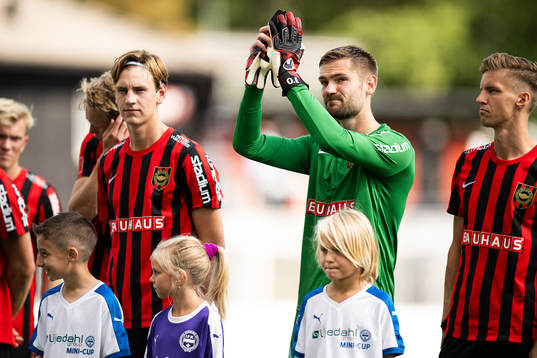Brommapojkarnas Fredrik Nissen, målvakt Lucas Hägg Johansson och Samuel Leach Holm